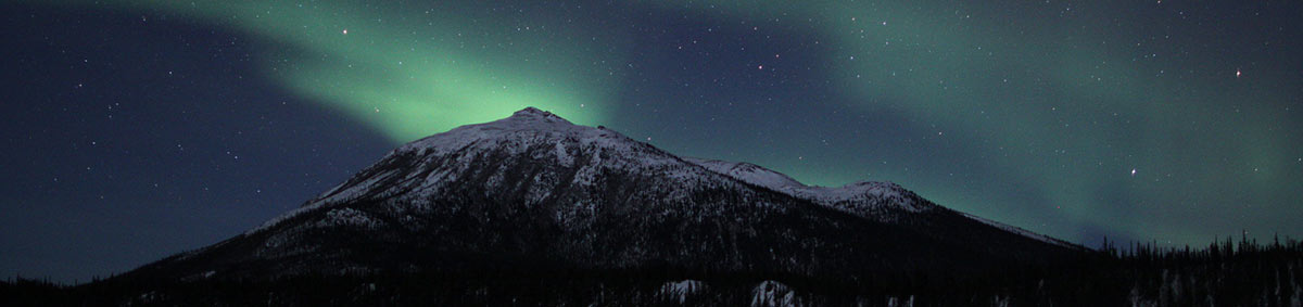 moutain with northern lights in Alaska