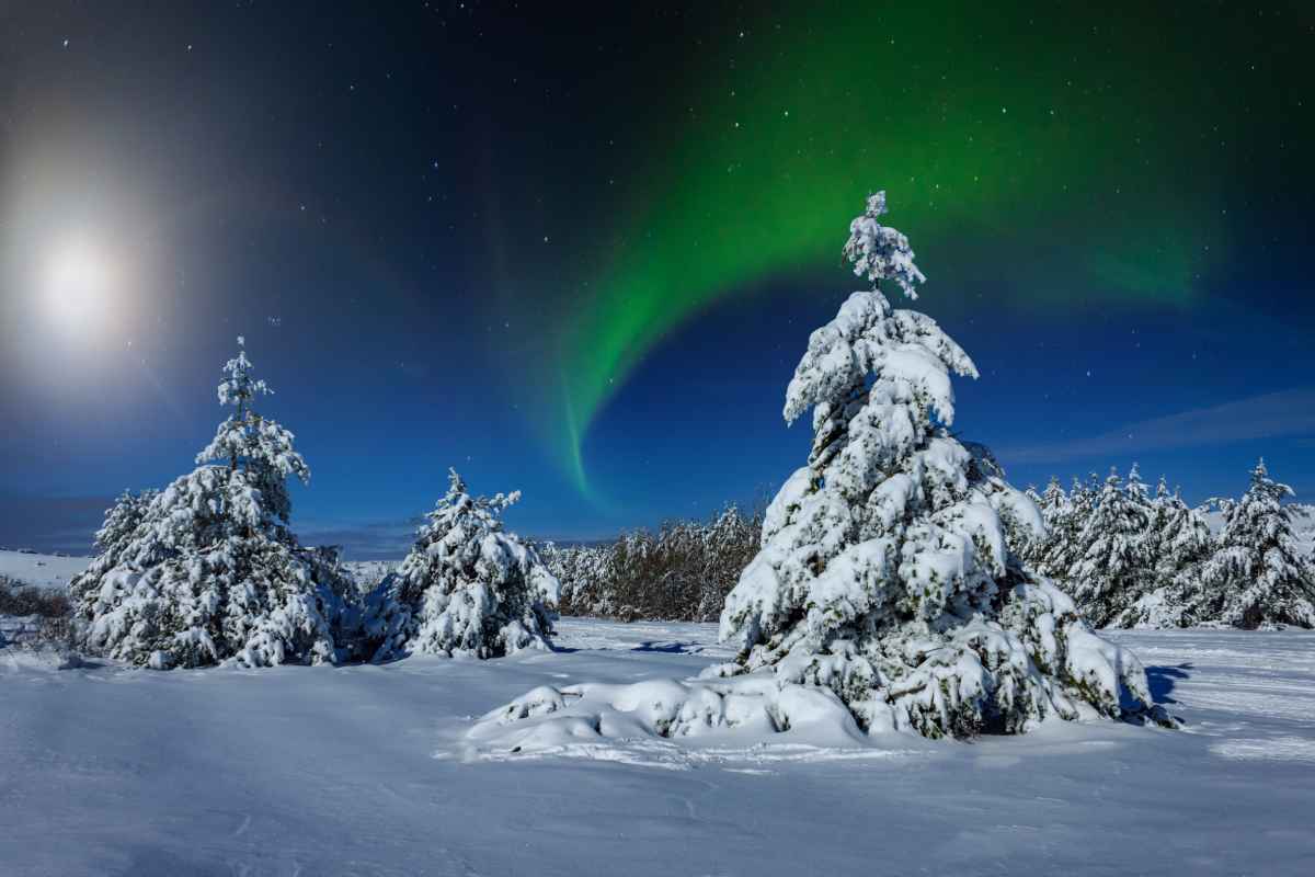 Can You Still See The Northern Lights During A Full Moon