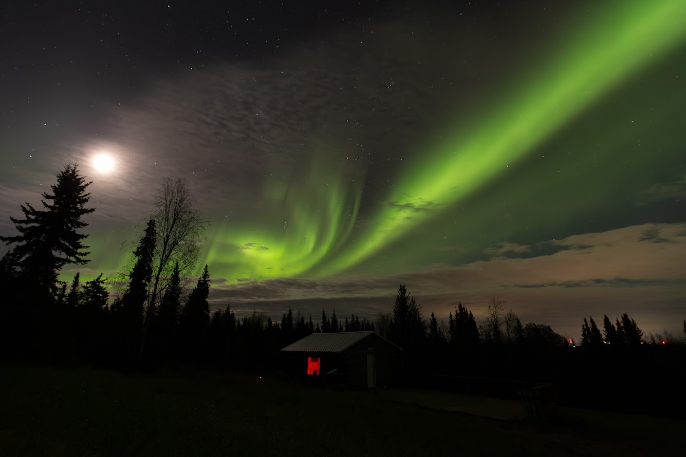 Can You Still See the Northern Lights During a Full Moon? 5 NL25 1004 T N1 6