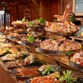 A bountiful spread at Knutholmen Restaurant in Kalvåg