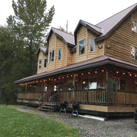 Enjoy the beautiful propery of Susitna River Lodge, close to the heart of Talkeetna.