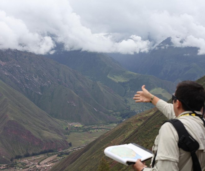 Local guide describes the environment of Cusco